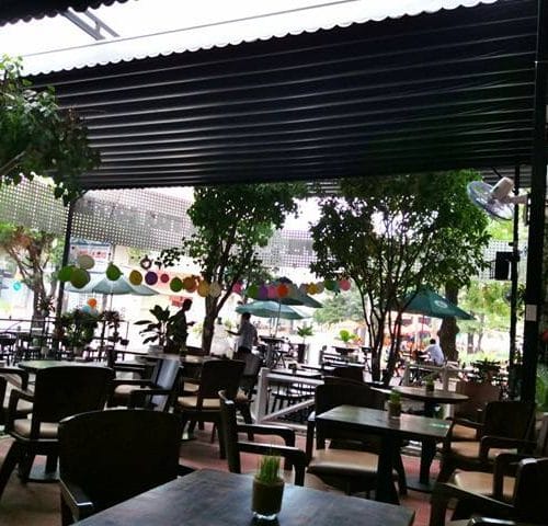 mái xếp quán cafe