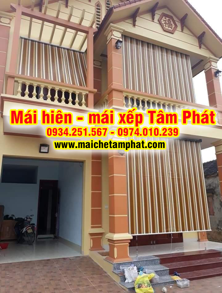 Lắp đặt bạt cuốn che nắng mưa cho cửa gỗ