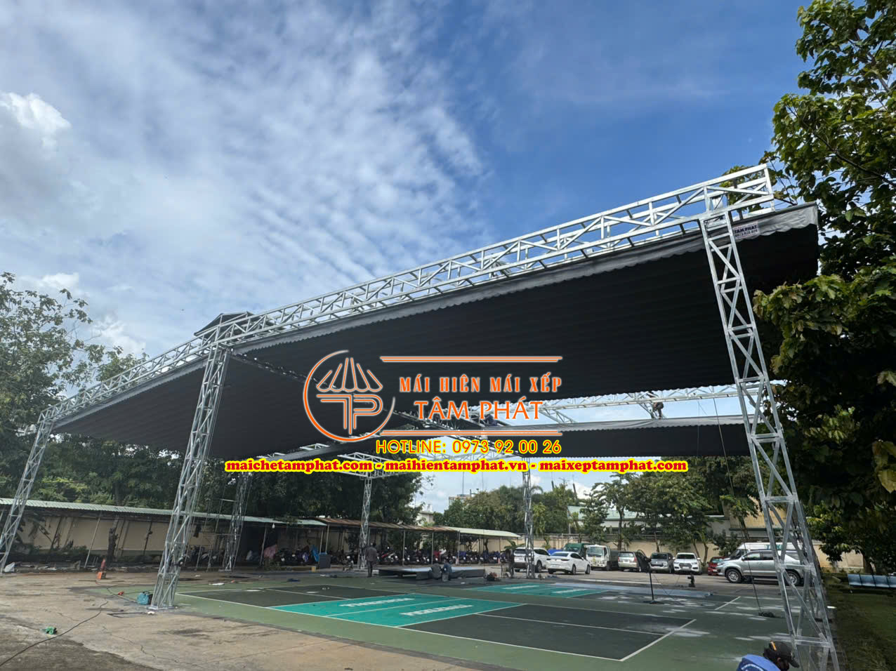 Thi công mái bạt che di động cho sân Pickleball ngoài trời