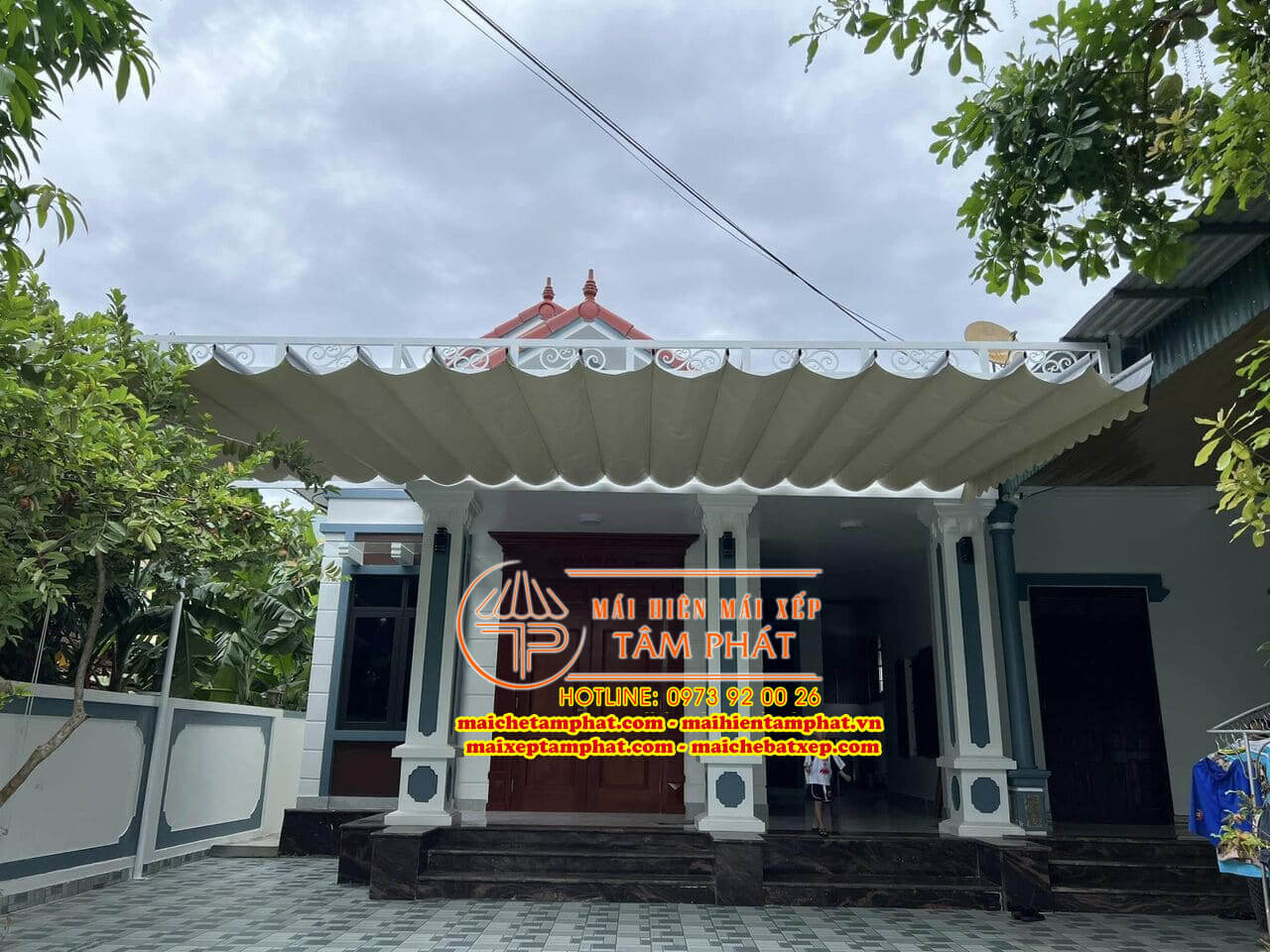 Lắp đặt bạt che di động cho hiên nhà, sân trước nhà